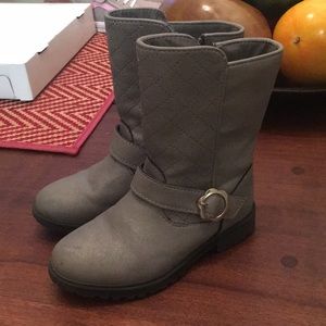 Girls boots size 9.